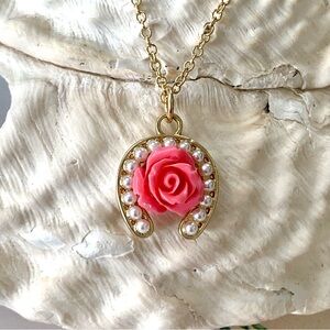 Pearl & Rose Lucky Horse Shoe Pendant